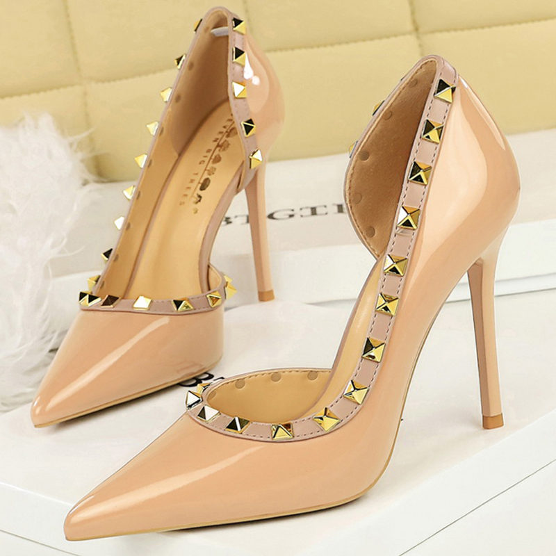 Sexy Damenpumps mit Nietendesi – Shoe Tree Bewertung und Preis